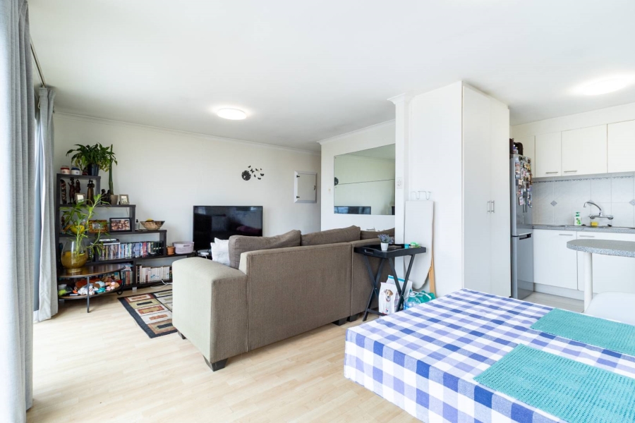 To Let 2 Bedroom Property for Rent in Green Point Western Cape